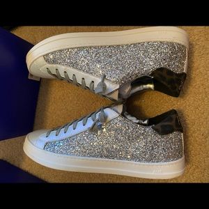 P448 Sneakers in EUC